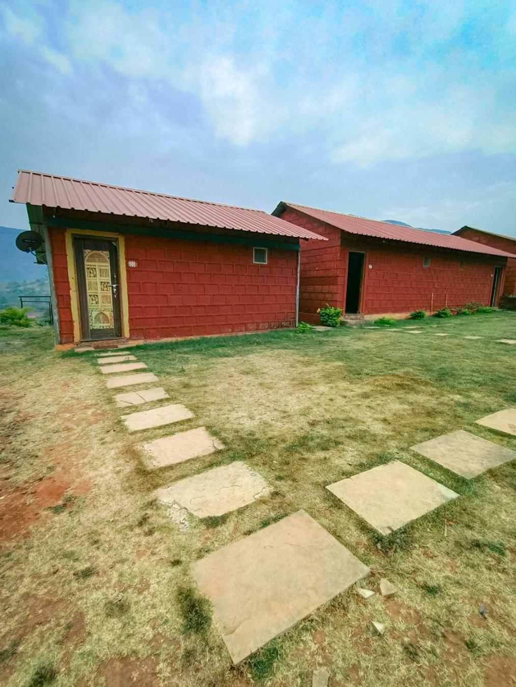 Mysticstays Resort Wai Exterior photo