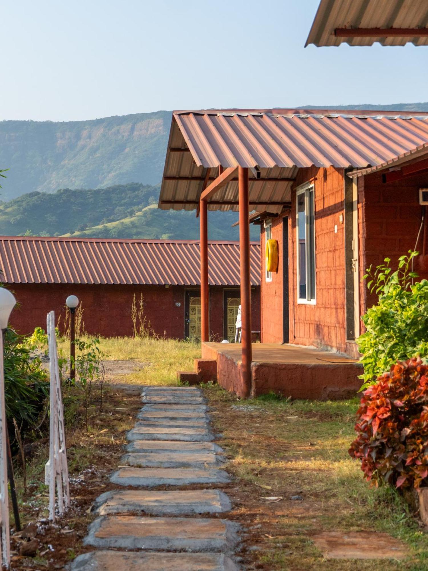 Mysticstays Resort Wai Exterior photo