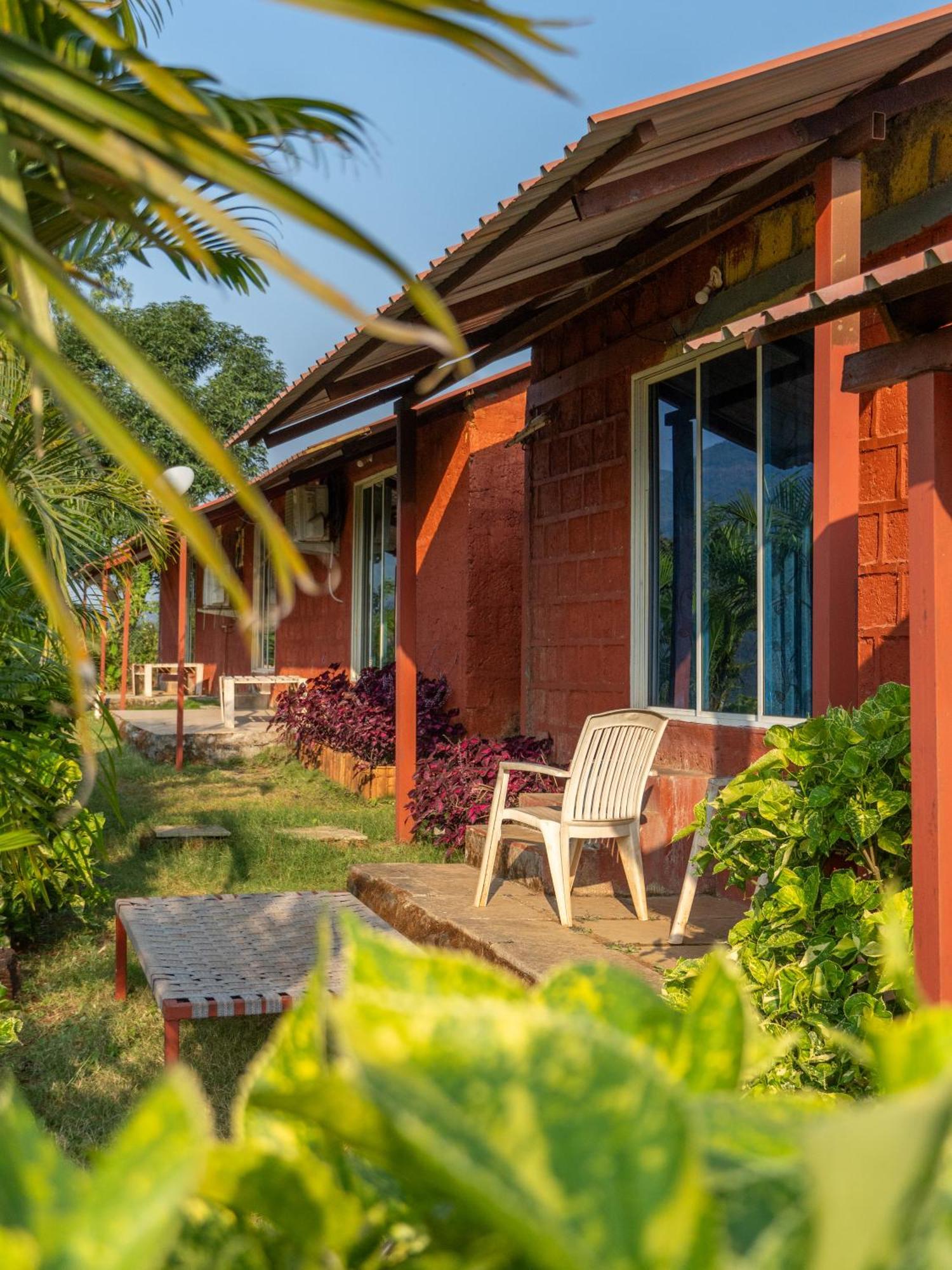 Mysticstays Resort Wai Exterior photo