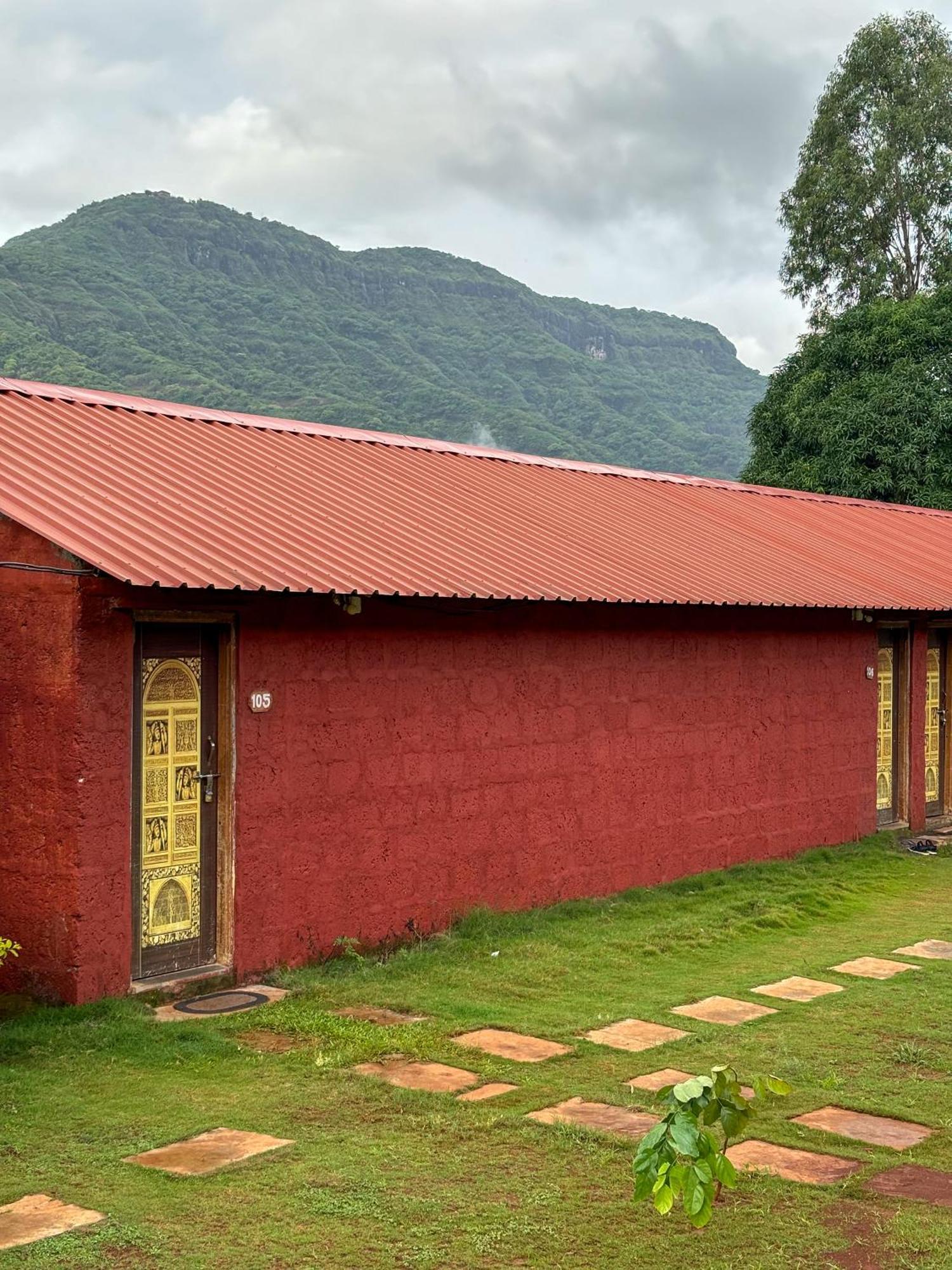 Mysticstays Resort Wai Exterior photo